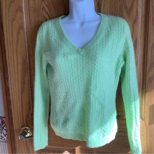 100% cashmere sweater. M.  Lime green.